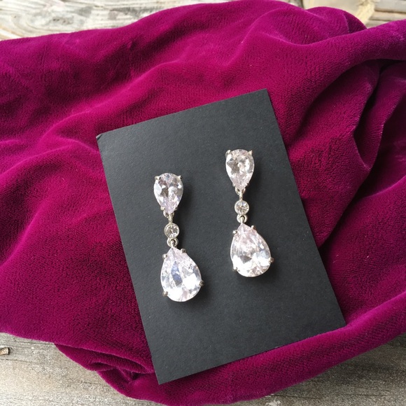 Gorgeous teardrop crystal earrings - Picture 4 of 4